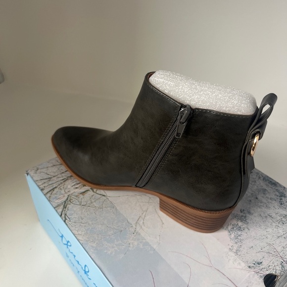 PiePieBuy Women's Pointed Toe Ankle Boots Chunky Stacked Low Heel V Cut Side - Picture 3 of 7